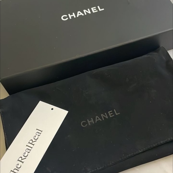 CHANEL PATENT LEATHER CC  CROSSBODY - Picture 7 of 7